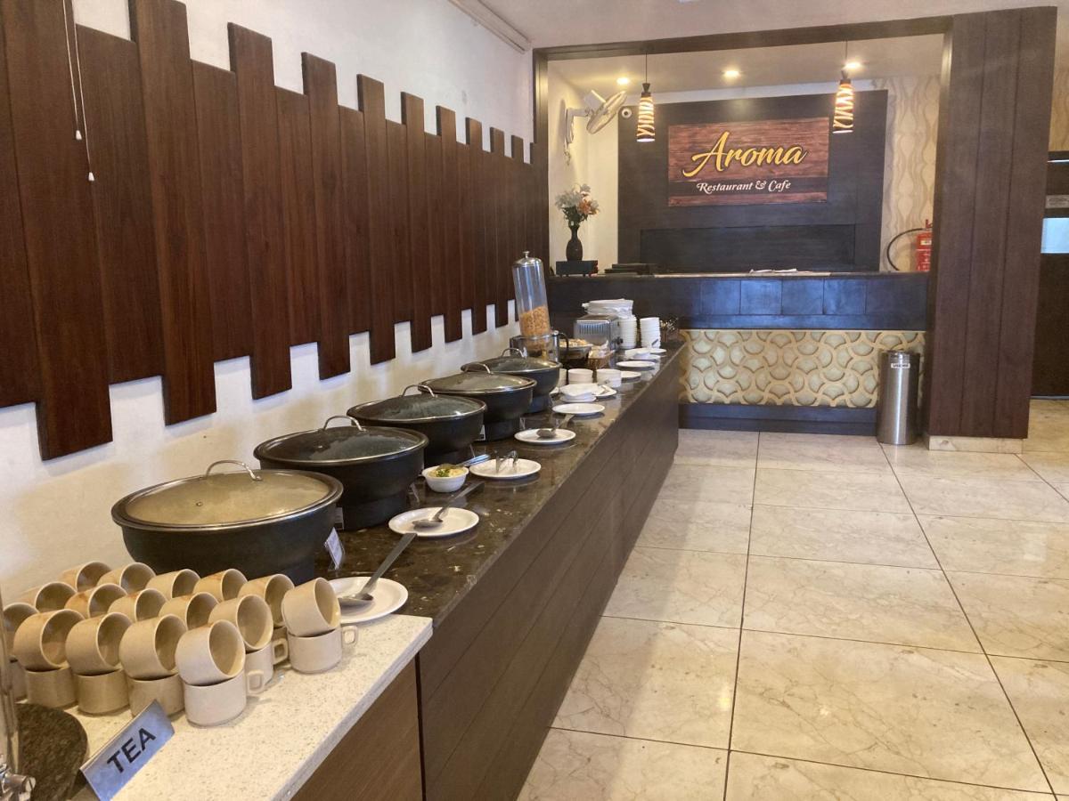 Hotel The Onix Dehradun Zewnętrze zdjęcie