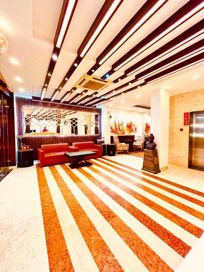 Hotel The Onix Dehradun Zewnętrze zdjęcie
