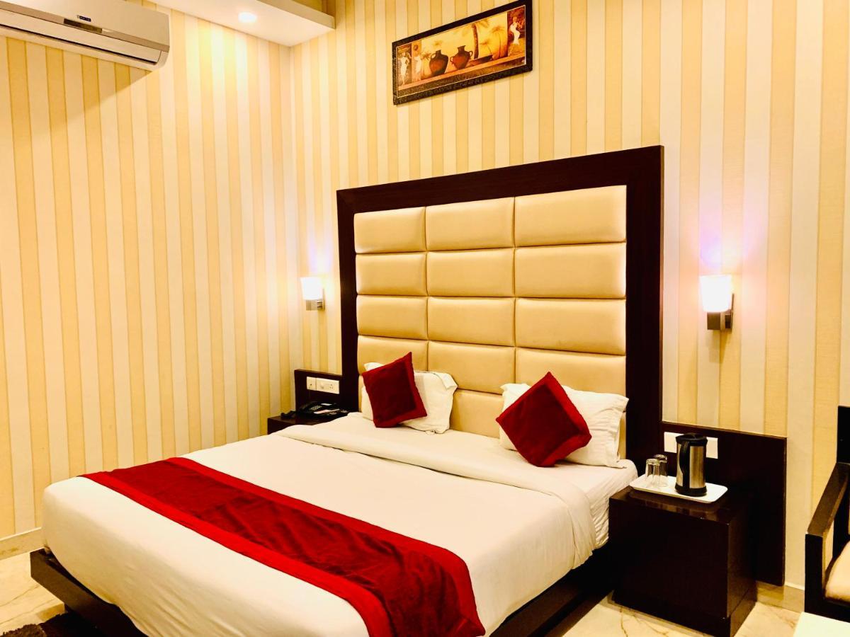 Hotel The Onix Dehradun Zewnętrze zdjęcie