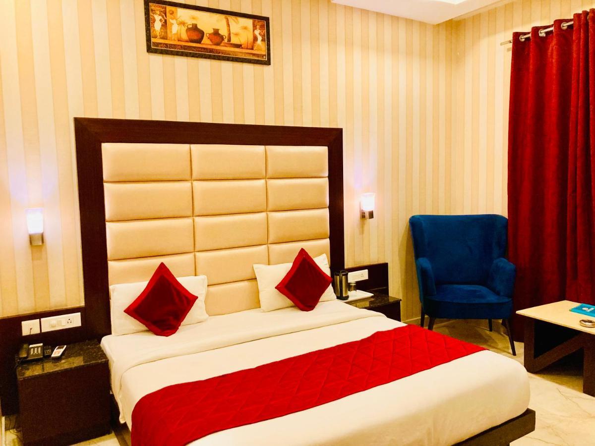 Hotel The Onix Dehradun Zewnętrze zdjęcie