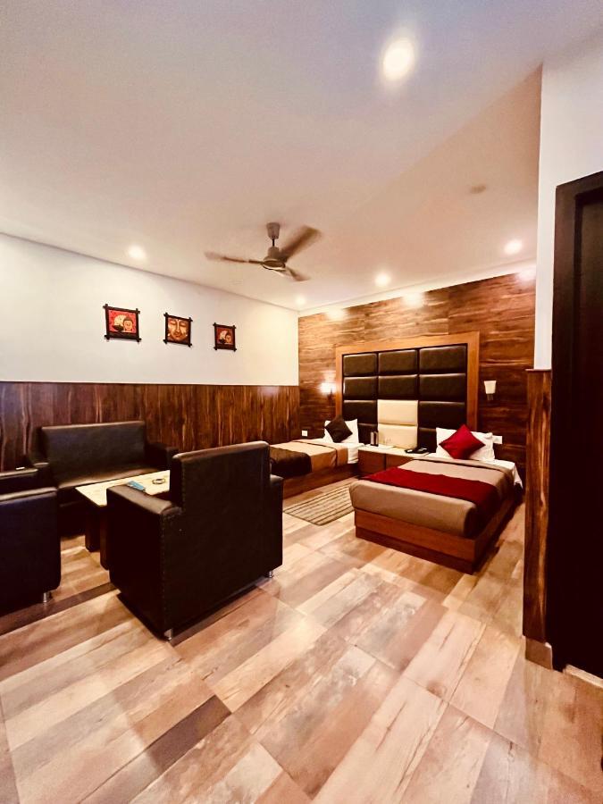 Hotel The Onix Dehradun Zewnętrze zdjęcie