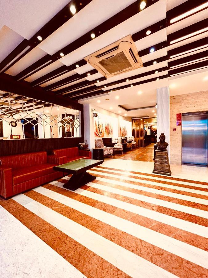 Hotel The Onix Dehradun Zewnętrze zdjęcie