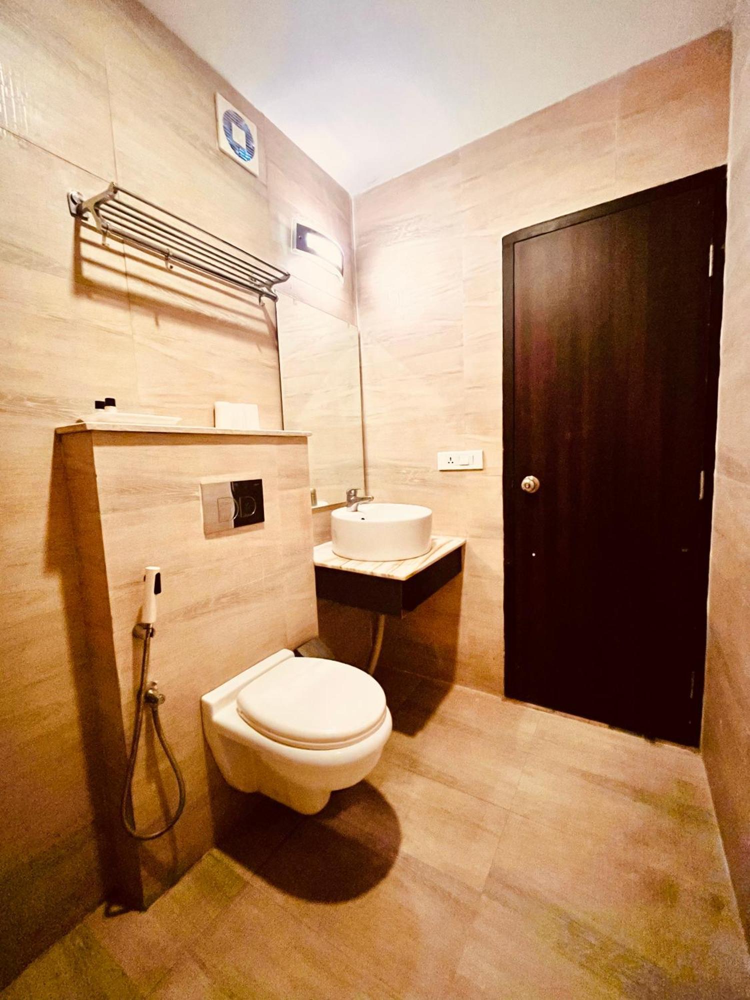 Hotel The Onix Dehradun Zewnętrze zdjęcie