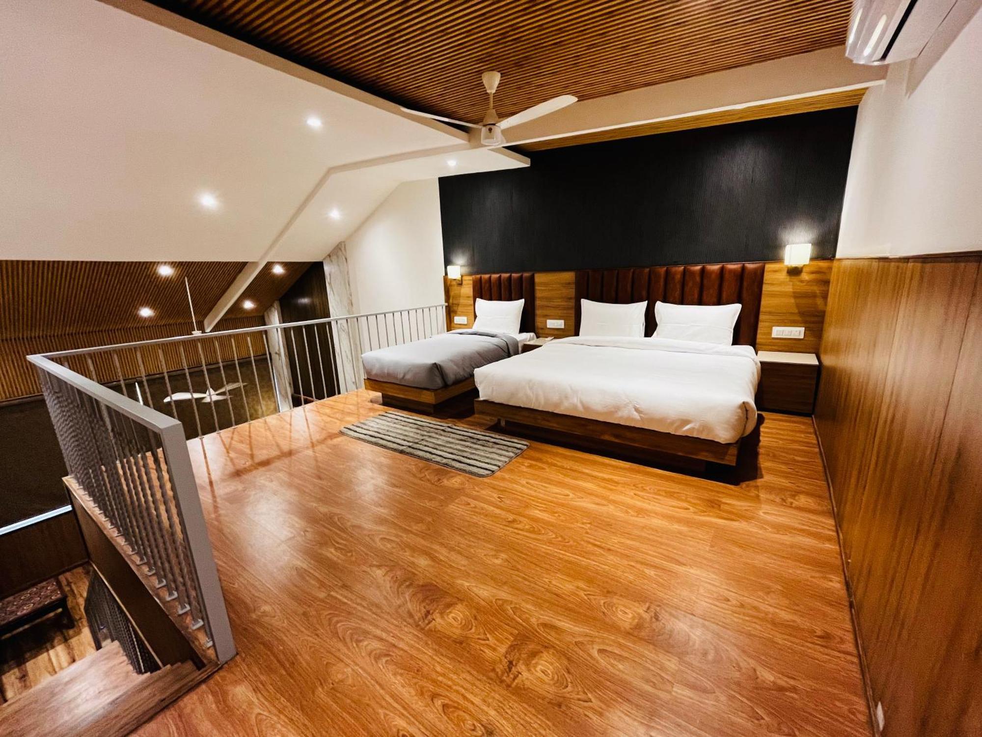 Hotel The Onix Dehradun Zewnętrze zdjęcie