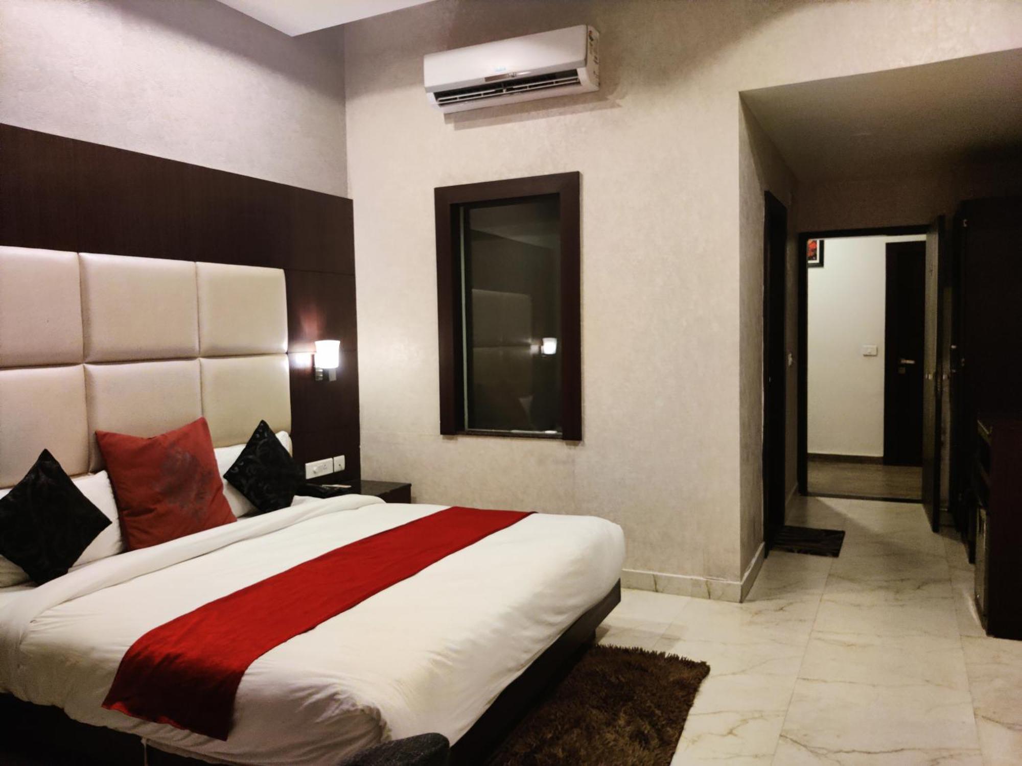 Hotel The Onix Dehradun Zewnętrze zdjęcie