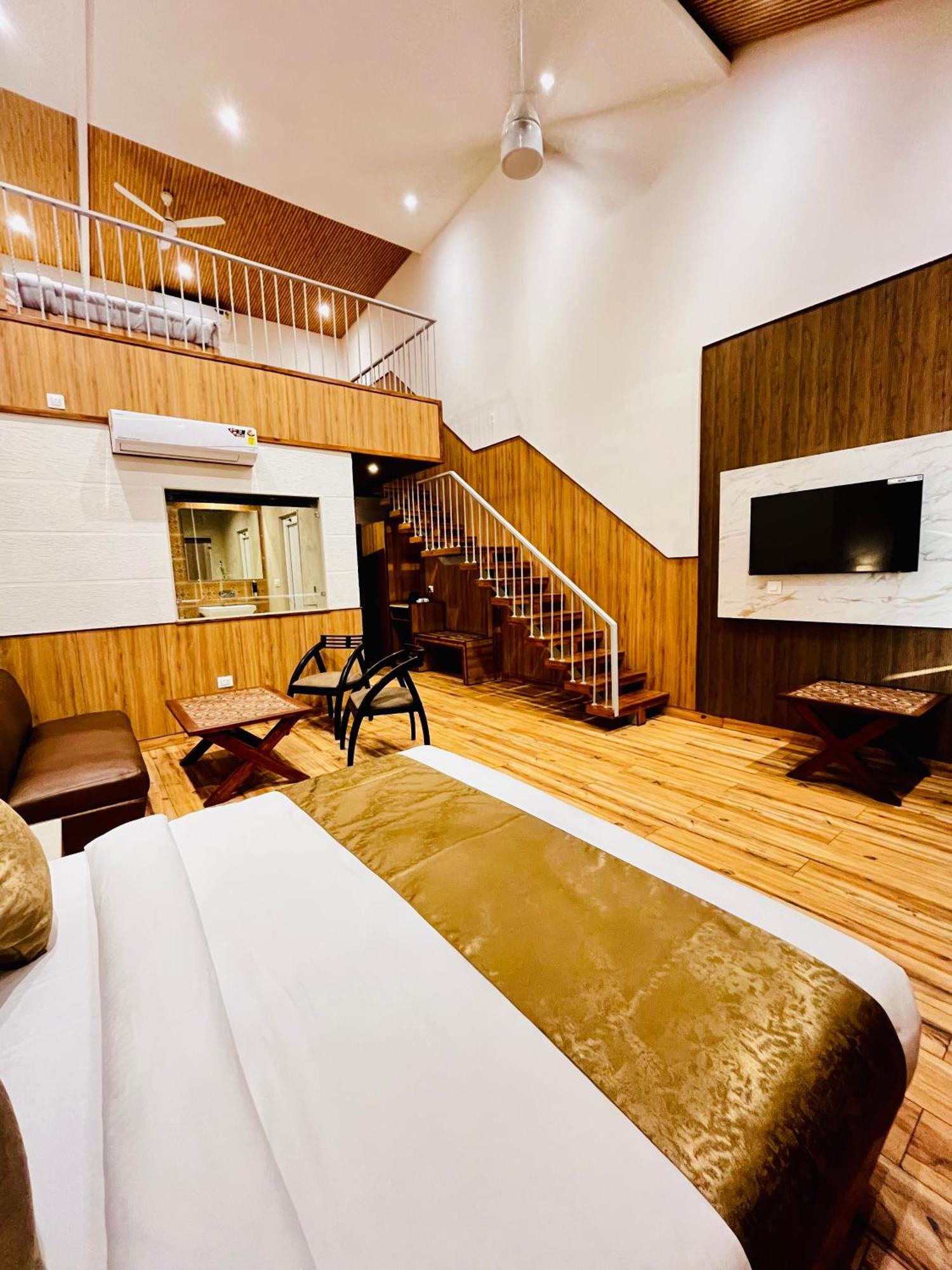 Hotel The Onix Dehradun Zewnętrze zdjęcie