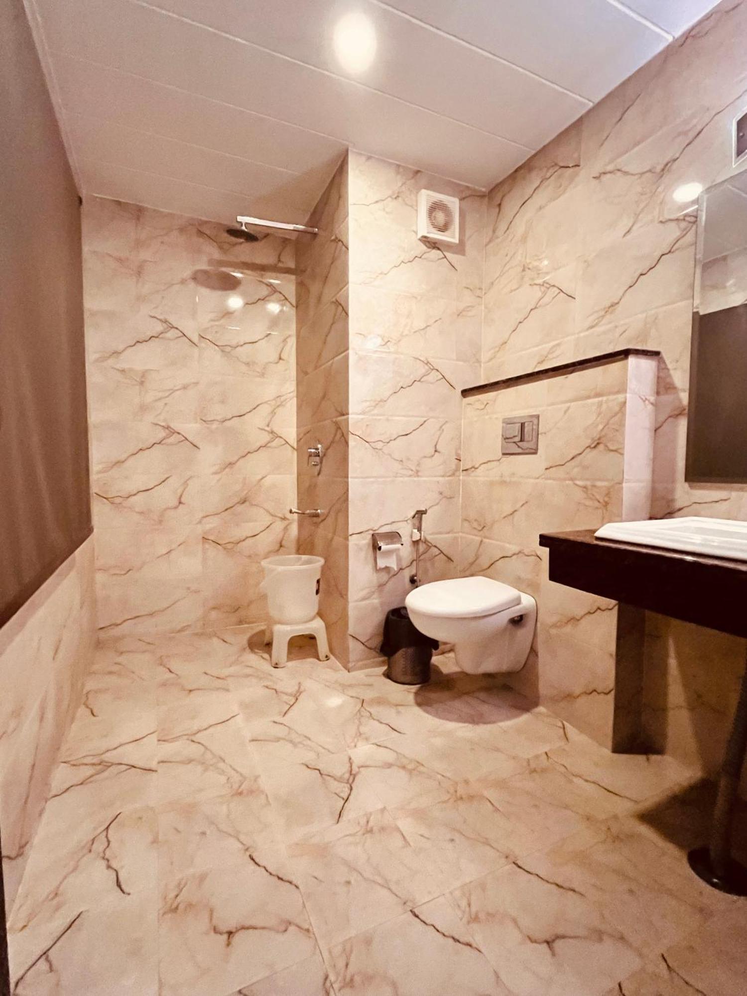 Hotel The Onix Dehradun Zewnętrze zdjęcie