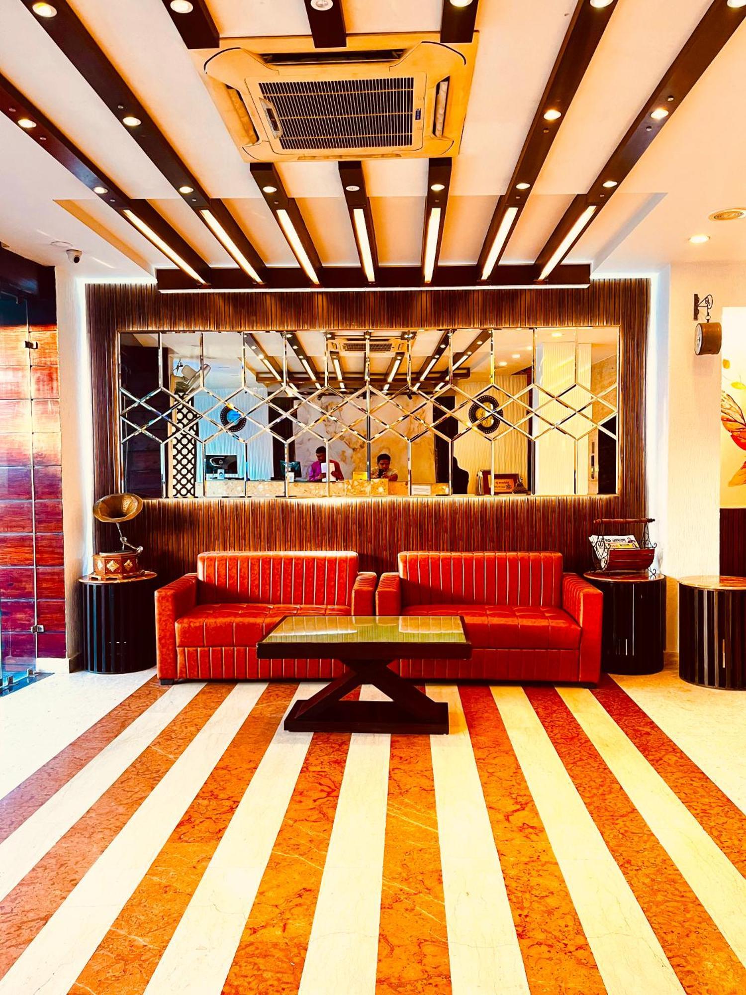 Hotel The Onix Dehradun Zewnętrze zdjęcie