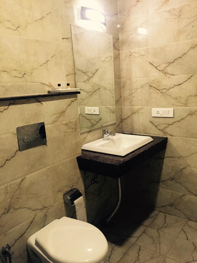Hotel The Onix Dehradun Zewnętrze zdjęcie