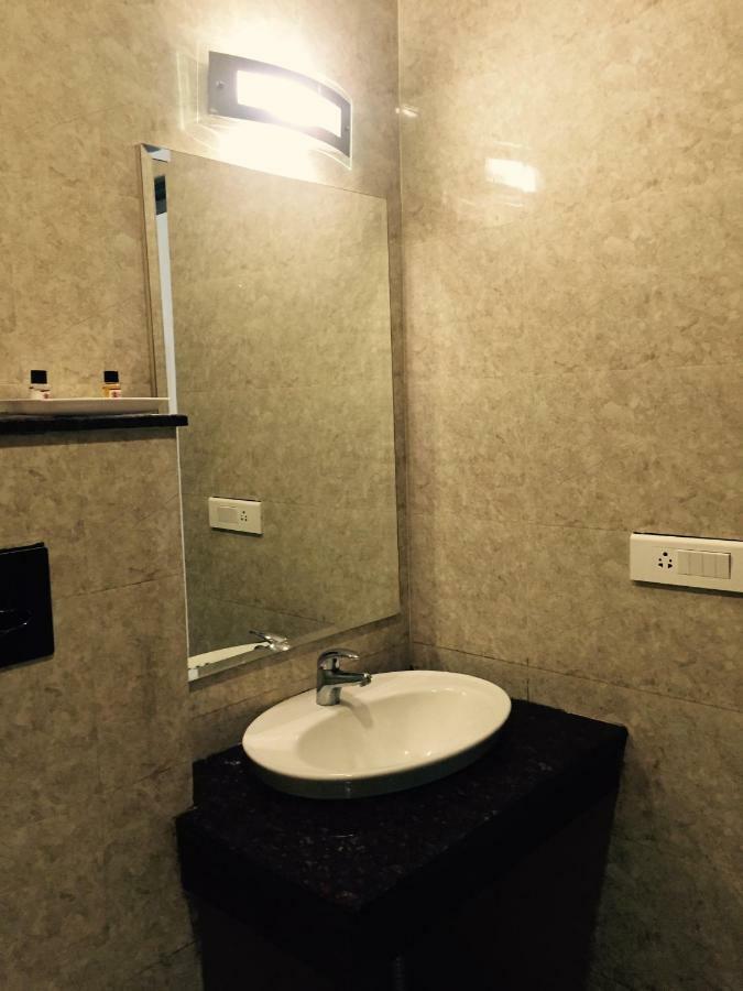 Hotel The Onix Dehradun Zewnętrze zdjęcie
